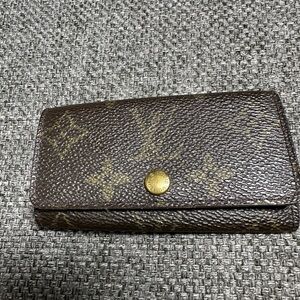 Authentic monogram Louis Vuitton key holder